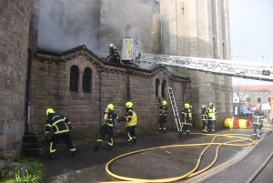 Raucoules : 20 pompiers mobilisés après un départ de feu à l'église (vidéo)