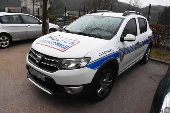 La police municipale dispose d&#039;un véhicule sérigraphié.|Alexia Comte.||