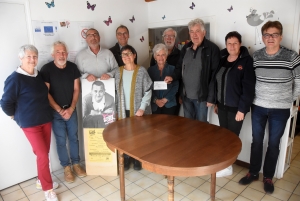 Saint-Didier-en-Velay : la troupe de théâtre remet un chèque aux Restos du coeur