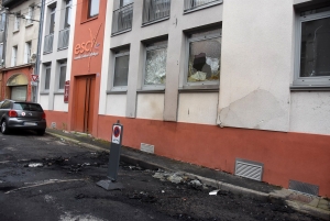Yssingeaux : un feu de voiture se propage à un véhicule électrique et la façade de l'ensemble scolaire catholique