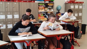 Sainte-Sigolène : silence on lit au collège