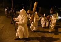 La procession des pénitents blancs. Photo Lucien Soyère