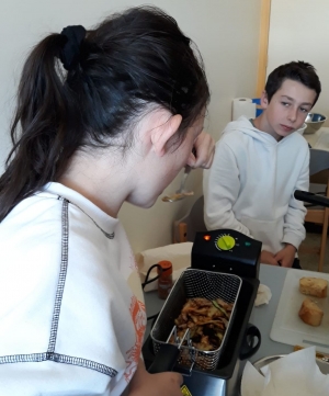 Un atelier cuisine « Zéro gaspi » proposé aux écodélégués du collège de la Lionchère de Tence