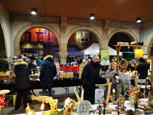 Saint-Didier-en-Velay : le marché de Noël illumine le bourg