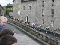 Tence : les cyclistes du Dauphiné sous les acclamations des collégiens
