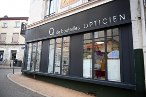 Une jeune opticienne crée « Q de bouteilles » à Aurec-sur-Loire