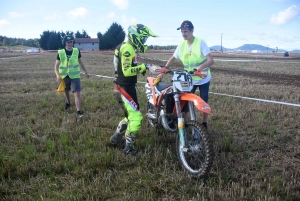 Course sur prairie de Saint-Maurice-de-Lignon : les motos Open (série 4)