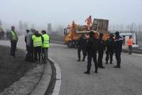 Monistrol-sur-Loire : les gendarmes délogent les Gilets jaunes au rond-point de la Chomette
