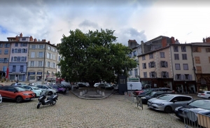 Puy-en-Velay : un hommage pour l&#039;enseignant assassiné ce samedi sur la place du Martouret