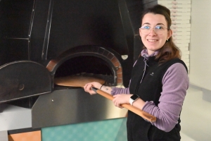 Chez Pizz’Agnès, l’art de la pizza au feu de bois se transmet de mère en fille