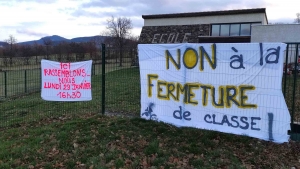 Saint-Etienne-Lardeyrol : élus, parents et habitants unis pour défendre les 4 classes de l&#039;école