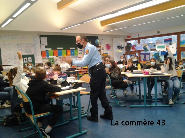 Stéphane Lac de la gendarmerie départementale|Benoit Estebanez, gendarmerie de Monistrol et Stéphane Lac de la gendarmerie départementale|||