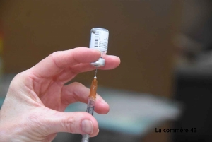 Covid-19 : 85 médecins généralistes utilisent le vaccin AstraZeneca à leur cabinet