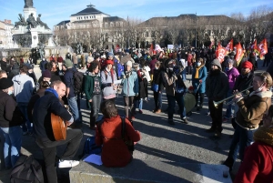 Liberté de manifester et liberté d&#039;informer se rejoignent au Puy-en-Velay