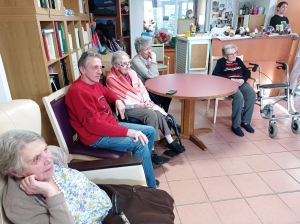 Aurec-sur-Loire : les bambins de maternelle en visite à la maison de retraite