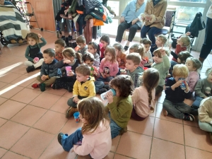 Aurec-sur-Loire : les bambins de maternelle en visite à la maison de retraite