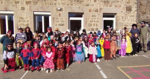 Saint-Victor-Malescours : les écoliers défilent costumés