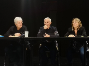 Table marque : Jean-Paul Sarkis, Léon Roux, fidèles à la table de marque, accompagnés par Denise Saby, secrétaire de l’association
