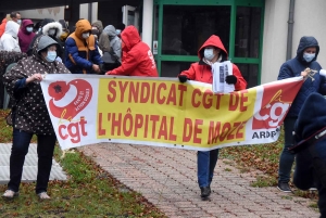 Saint-Agrève : une cinquantaine de manifestants de l&#039;hôpital à la mairie