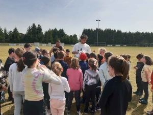 Les élèves de primaire de l’école Saint-Joseph de Grazac initiés au rugby