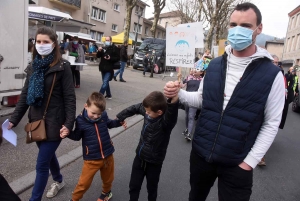 Bas-en-Basset : une manifestation colorée pour s&#039;opposer au masque sur les enfants