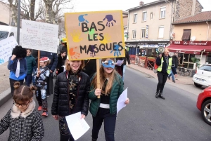 Bas-en-Basset : une manifestation colorée pour s&#039;opposer au masque sur les enfants