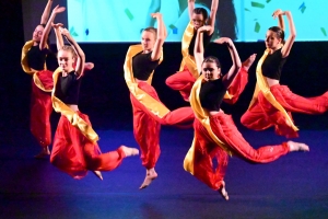 Monistrol-sur-Loire : les danseuses de l'EIMD ont célébré le cinéma sur scène