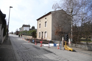 Beauzac : les travaux de la place du Pré-Clos débutent par la démolition d&#039;une maison