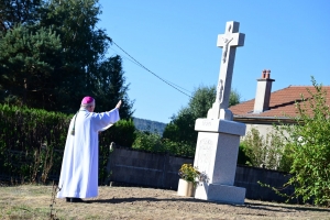 Quatre nouvelles croix religieuses bénies à Yssingeaux et Grazac