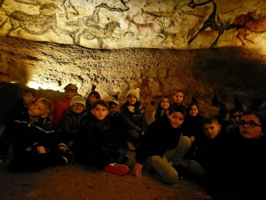 Les écoliers de Raucoules en classe en Dordogne