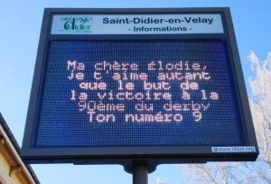 Insolite : des messages pour la Saint-Valentin sur le panneau lumineux à Saint-Didier-en-Velay