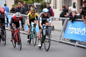 Critérium du Dauphiné : le public acclame l&#039;arrivée de la 2e étape à Craponne-sur-Arzon
