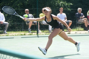 Tennis : Marine Szostak et Clément Chidekh costauds à Tence