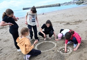 Retournac : des écoliers de Théodore-Monod sur les plages de Normandie
