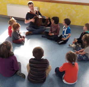 Lundi et mercredi, c’est musique et danse pour les enfants à la MPT de Chadrac
