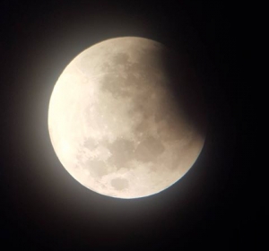 Bas-en-Basset : ils ont observé l&#039;éclipse de lune depuis &quot;Thézenac&quot;