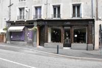 Le magasin est dans l&#039;avenue de Marne.