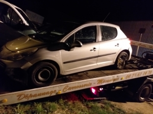Sainte-Sigolène : une voiture arrache la barrière en bois vers Vaubarlet