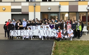 Sainte-Sigolène : un flashmob organisé devant la Résidence Sigolène