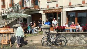 Saint-Julien-Molhesabate : une buvette ouverte pour l&#039;été dans le bourg