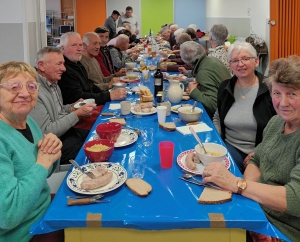 Repas des classes « 68 » pour des habitants de Dunières et Saint-Julien-Molhesabate