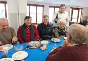 Repas des classes « 68 » pour des habitants de Dunières et Saint-Julien-Molhesabate