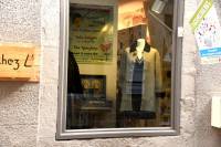 Monistrol-sur-Loire : des vitrines de commerces décorées dans le style rockabilly