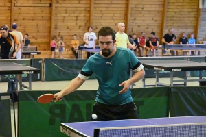 Tence : Sylvain Courbon retrouve la victoire au tournoi de ping-pong