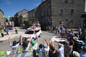 Tour de France : la caravane publicitaire aussi applaudie que les cyclistes