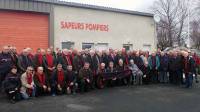 Saint-Vincent : des écharpes fabriquées à Sainte-Sigolène remises aux anciens pompiers