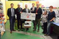 Une aide de 2 000 euros à AVI43 pour acheter des machines à coudre