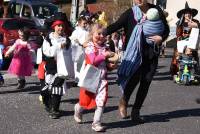 Mazet-Saint-Voy : défilé coloré dans les rues du village