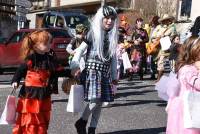 Mazet-Saint-Voy : défilé coloré dans les rues du village