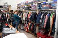 Saint-Just-Malmont : des vêtements pour enfants à vendre en pagaille